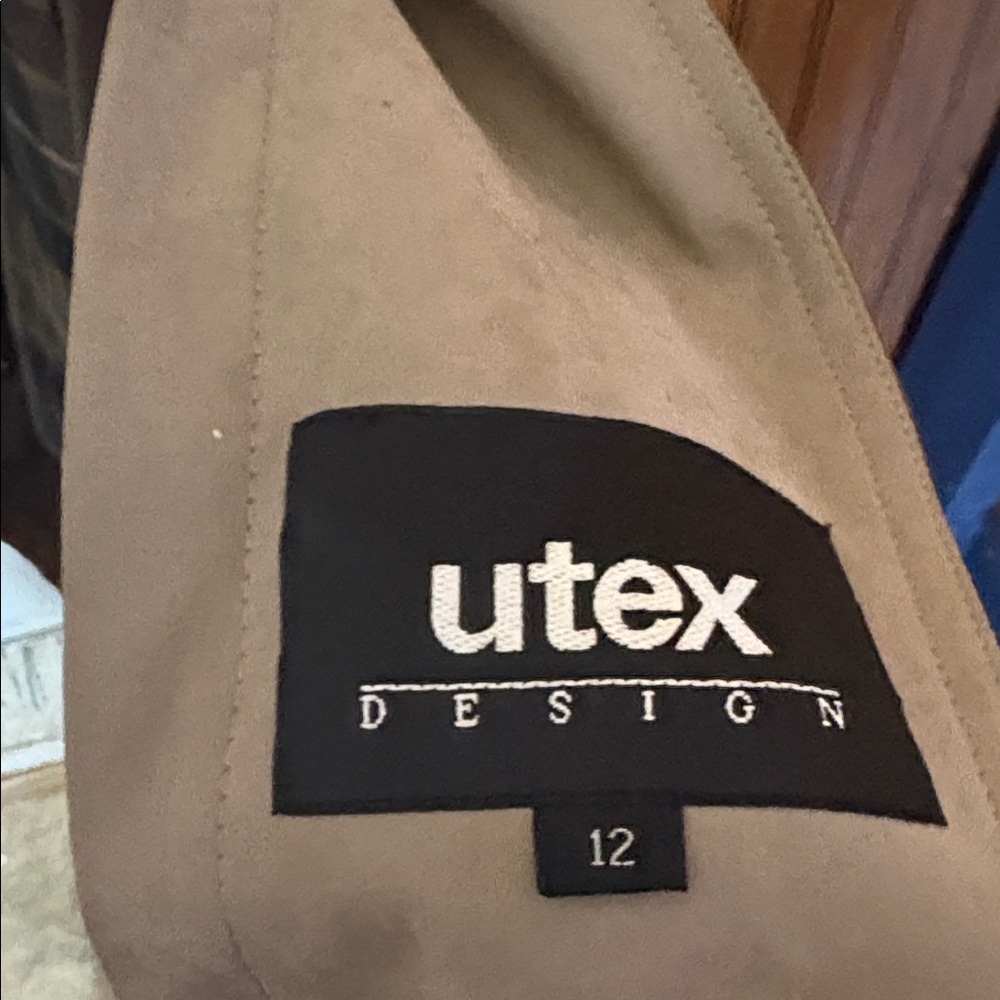 Utex Tan Outerwear with Black Label - Picture 2 of 12